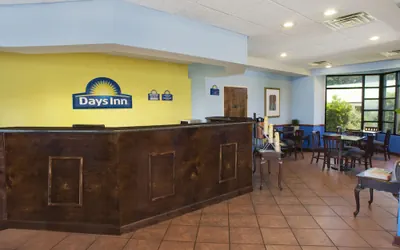 Photo 4 - Days Inn by Wyndham Richmond Hill/Savannah