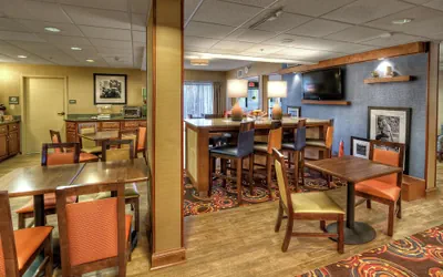 Photo 2 - Hampton Inn Jonesville Elkin
