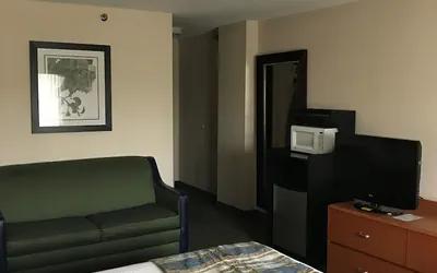 Photo 5 - Capital Plaza Hotel