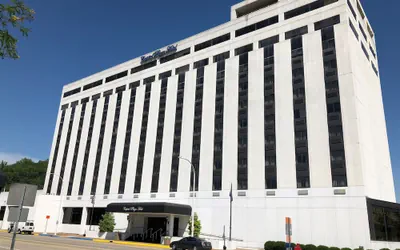 Photo 2 - Capital Plaza Hotel