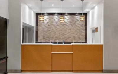 Photo 3 - Travelodge Inn & Suites by Wyndham Anaheim on Disneyland Dr