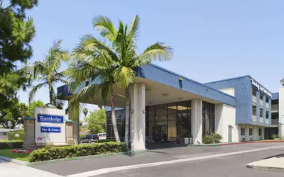 Photo 2 - Travelodge Inn & Suites by Wyndham Anaheim on Disneyland Dr