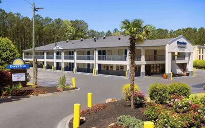 Photo 2 - Days Inn by Wyndham Acworth