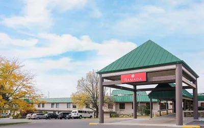 Photo 2 - Ramada Hotel & Conference Center by Wyndham Plymouth