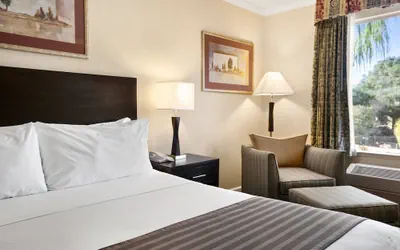 Photo 4 - Days Inn by Wyndham Concord