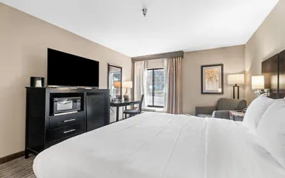 Photo 2 - Best Western Courtview Hotel