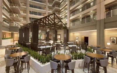 Photo 4 - Embassy Suites by Hilton Chicago Lombard Oak Brook