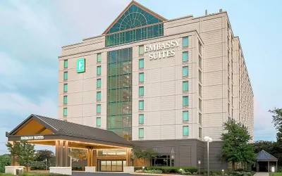 Photo 2 - Embassy Suites by Hilton Chicago Lombard Oak Brook