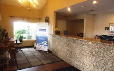 Photo 5 - Travelodge by Wyndham Hemet CA