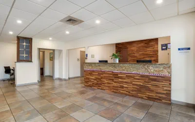 Photo 3 - Best Western Crossroads Inn