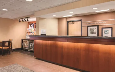 Photo 3 - Hampton Inn Des Moines-Airport
