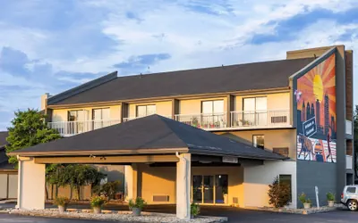 Photo 2 - Days Inn by Wyndham Cincinnati East
