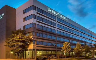 Photo 2 - DoubleTree by Hilton Chicago Schaumburg