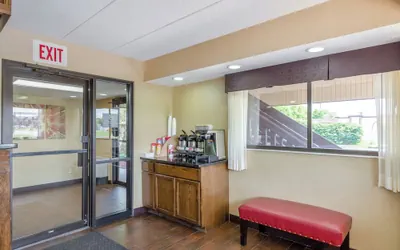 Photo 3 - Red Roof Inn Kalamazoo East - Expo Center