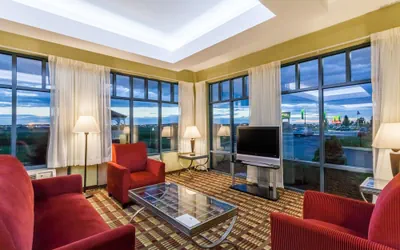 Photo 3 - Days Inn by Wyndham Windsor Locks / Bradley Intl Airport