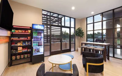 Photo 3 - Ramada by Wyndham Bainbridge