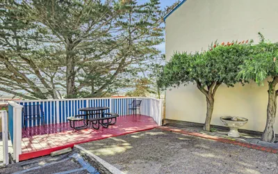 Bay Breeze Inn