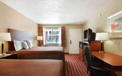 Photo 5 - Super 8 by Wyndham Kerrville TX