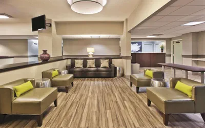 Photo 4 - La Quinta Inn & Suites by Wyndham Charleston Riverview