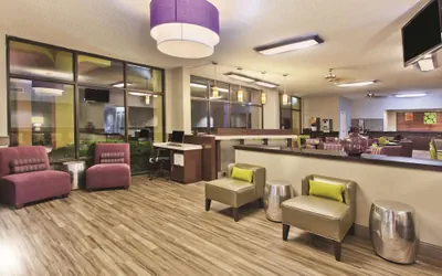 Photo 3 - La Quinta Inn & Suites by Wyndham Charleston Riverview