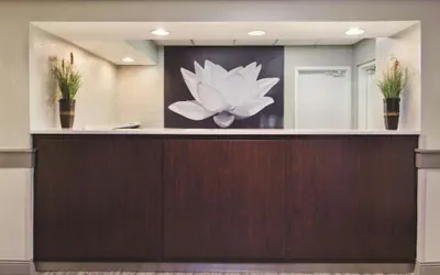 Photo 5 - La Quinta Inn & Suites by Wyndham Charleston Riverview