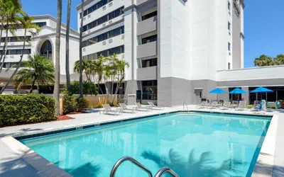 Photo 2 - DoubleTree by Hilton Hotel West Palm Beach Airport