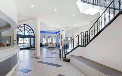 Photo 4 - Best Western Posada Royale Hotel & Suites