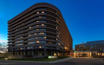Photo 2 - Embassy Suites by Hilton Bethesda Washington DC