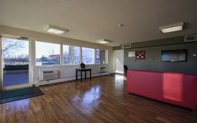 Photo 5 - HomeTowne Studios by Red Roof Denver - Lakewood West