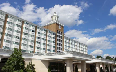 Photo 2 - The Garden City Hotel