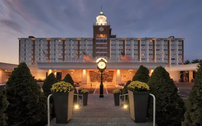 Photo 2 - The Garden City Hotel