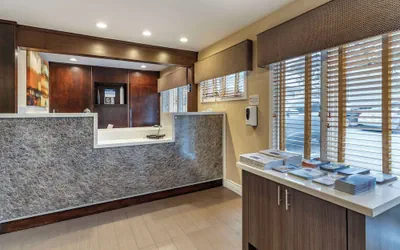 Photo 5 - Best Western Carmel's Town House Lodge