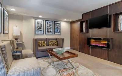 Photo 2 - Best Western Carmel's Town House Lodge