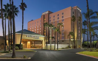 Photo 2 - Courtyard by Marriott Baldwin Park