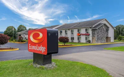 Photo 2 - Econo Lodge Painted Post - Corning