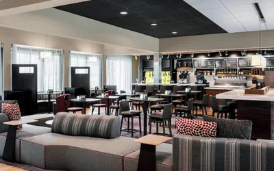 Photo 2 - Courtyard by Marriott Chicago O'Hare
