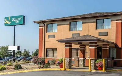 Photo 2 - Quality Inn at Collins Road - Cedar Rapids