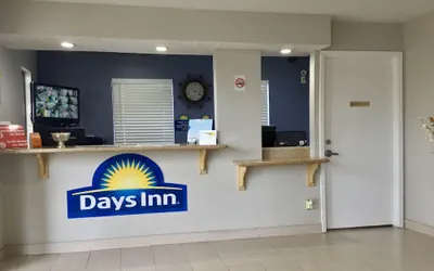 Photo 3 - Days Inn by Wyndham San Antonio Morgan's Wonderland / IH-35 N