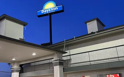 Photo 2 - Days Inn by Wyndham San Antonio Morgan's Wonderland / IH-35 N