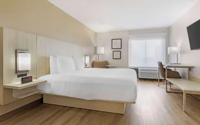 Photo 2 - Best Western Plus Sugar Land/Stafford
