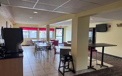 Photo 4 - Budget Inn