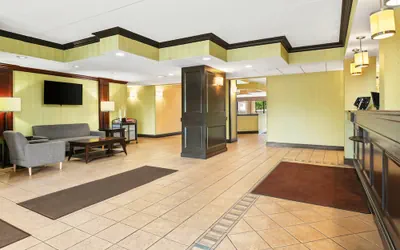 Photo 4 - Comfort Inn Lehigh Valley West - Allentown