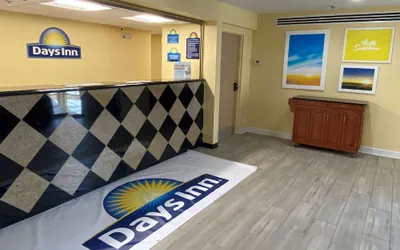 Photo 3 - Days Inn by Wyndham Atlanta/Southlake/Morrow