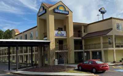 Photo 2 - Days Inn by Wyndham Atlanta/Southlake/Morrow