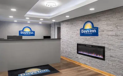 Photo 3 - Days Inn by Wyndham Cloverdale Greencastle