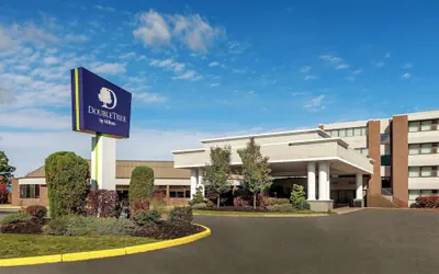 Photo 2 - DoubleTree by Hilton Hotel Boston - Westborough