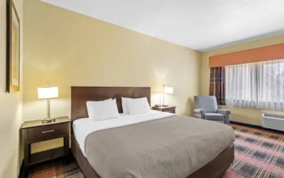 Photo 2 - Quality Inn & Suites Des Moines Airport