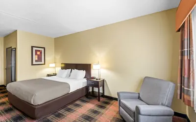 Photo 4 - Quality Inn & Suites Des Moines Airport