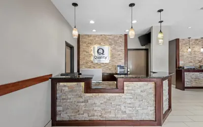 Photo 3 - Quality Inn & Suites Des Moines Airport