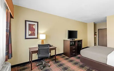 Photo 5 - Quality Inn & Suites Des Moines Airport